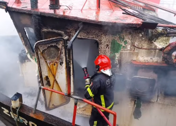 Embarcação é destruída por incêndio e porto na zona rural de Bragança. (Foto: Redes Sociais)