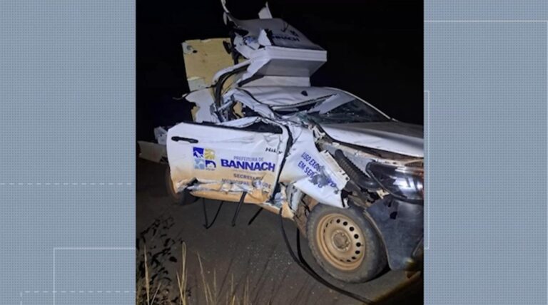 Ambulância ficou destruída após acidente durante transporte de paciente no Pará; técnica de enfermagem morreu — Foto: TV Liberal/Reprodução