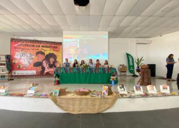 MP participa de encontro sobre educação antirracista e doa livros em Altamira