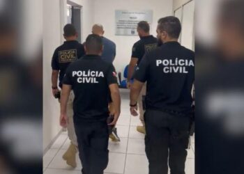 A imagem em destaque mostra policiais civis durante a operação. (Foto: Divulgação | Ascom PCPA)