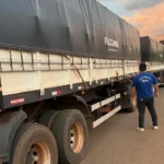 Fiscais da Sefa apreendem máquina agrícola, 50 toneladas de soja e açaí