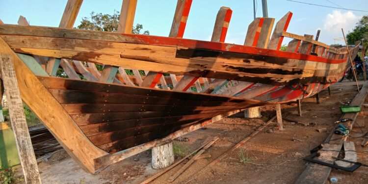 VÍDEO: Saiba como foi construído o primeiro barco em Vitória do Xingu (PA)