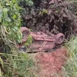 Viatura da Polícia Civil capota na BR-230 em Uruará; agentes saem ilesos