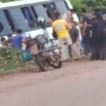 Ônibus tomba em córrego na entrada de Abaetetuba na tarde desta quinta-feira (15)