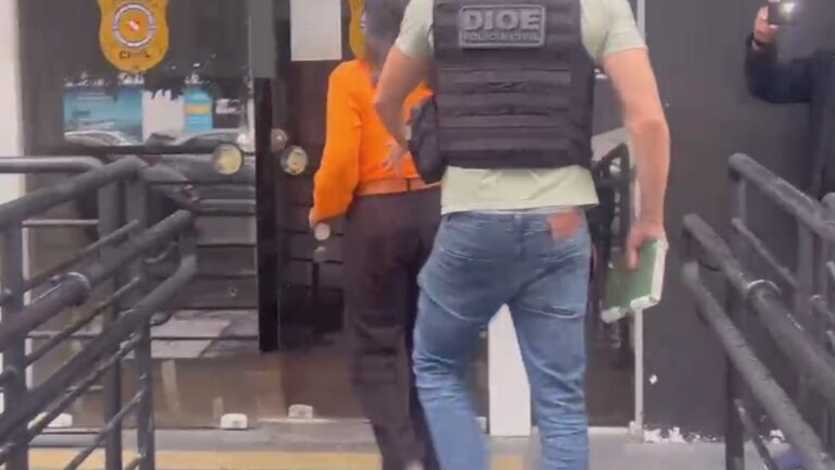 Mulher foi levada à delegacia após ser localizada em um shopping em Belém. — Foto: Reprodução / PC PA