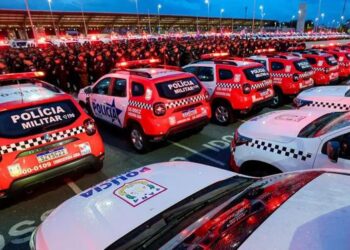 A imagem ilustrativa em destaque mostra diversas viaturas da Polícia Militar e agentes da corporação. (Foto: Divulgação | Agência Pará)