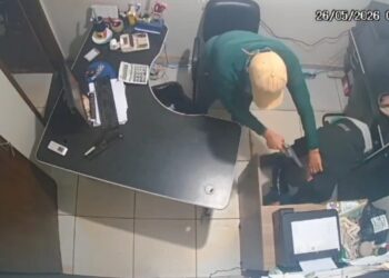 VÍDEO: Funcionário é rendido durante assalto a empresa em Brasil Novo; polícia busca identificar suspeito