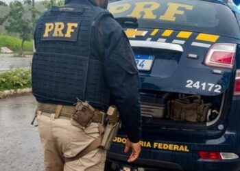 PRF prende dois foragidos da Justiça durante fiscalização em ônibus no Pará. (Divulgação/ PRF)