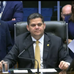 Alcolumbre promulga Lei da Dosimetria, que pode beneficiar Bolsonaro