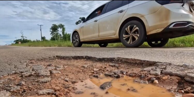 VÍDEO: Condutores cobram retomada da operação tapa-buracos na PA-415, no sudoeste do Pará