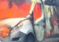 Ambulância da Prefeitura de Brasil Novo pega fogo na BR-230 durante retorno de atendimento em Altamira