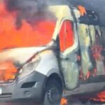 Ambulância da Prefeitura de Brasil Novo pega fogo na BR-230 durante retorno de atendimento em Altamira