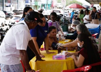 Blitz Amarela leva vacinação, testes rápidos e orientações de saúde à população em Altamira