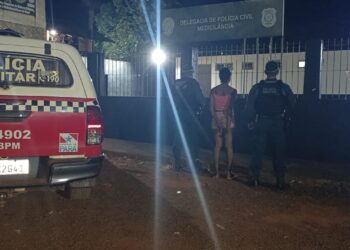 Mulher é presa suspeita de tráfico de drogas durante ação da Polícia Militar em Medicilândia