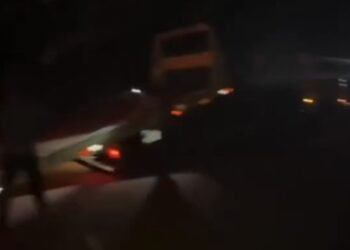 Nuvem de poeira provoca colisão entre veículos na BR-230, em Medicilândia