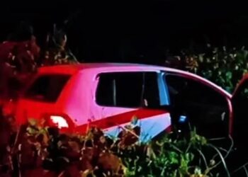 Moradores acionaram as autoridades após encontrarem a vítima sem vida no interior do automóvel (Reprodução/ Redes sociais)