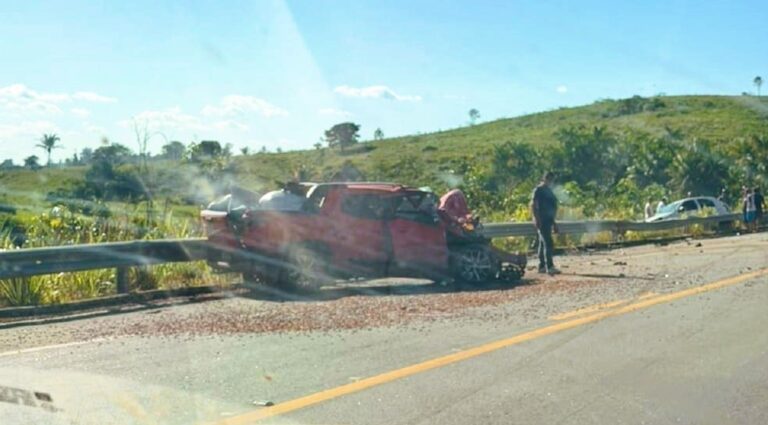 Três mulheres morrem em acidente entre carro e caminhonete na BR-422. — Foto: Reprodução/Redes sociais