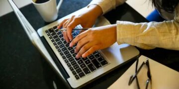 Programa oferta R$ 15 mil em apoio e cursos de inglês para empreendedoras e seus filhos no Pará — Foto: Marcelo Camargo/Agência Brasil