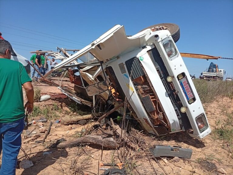 Acidente de caminhão na PA-279, em Tucumã, no Pará.
