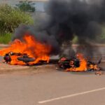 Duas motocicletas pegam fogo após colisão na Rodovia Ernesto Acioly, em Altamira