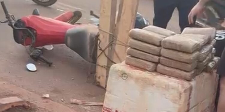 Motoqueiro transportava mais de 30 kg de drogas quando caiu na BR-230, em Medicilândia, diz polícia