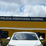 PRF recupera caminhonete roubada durante fiscalização na BR-230