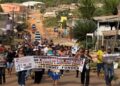 Professores e moradores vão às ruas em Anapu para cobrar definição sobre crise política