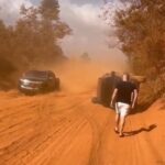 Caminhonete tomba em trecho com muita poeira na Transamazônica entre Medicilândia e Uruará